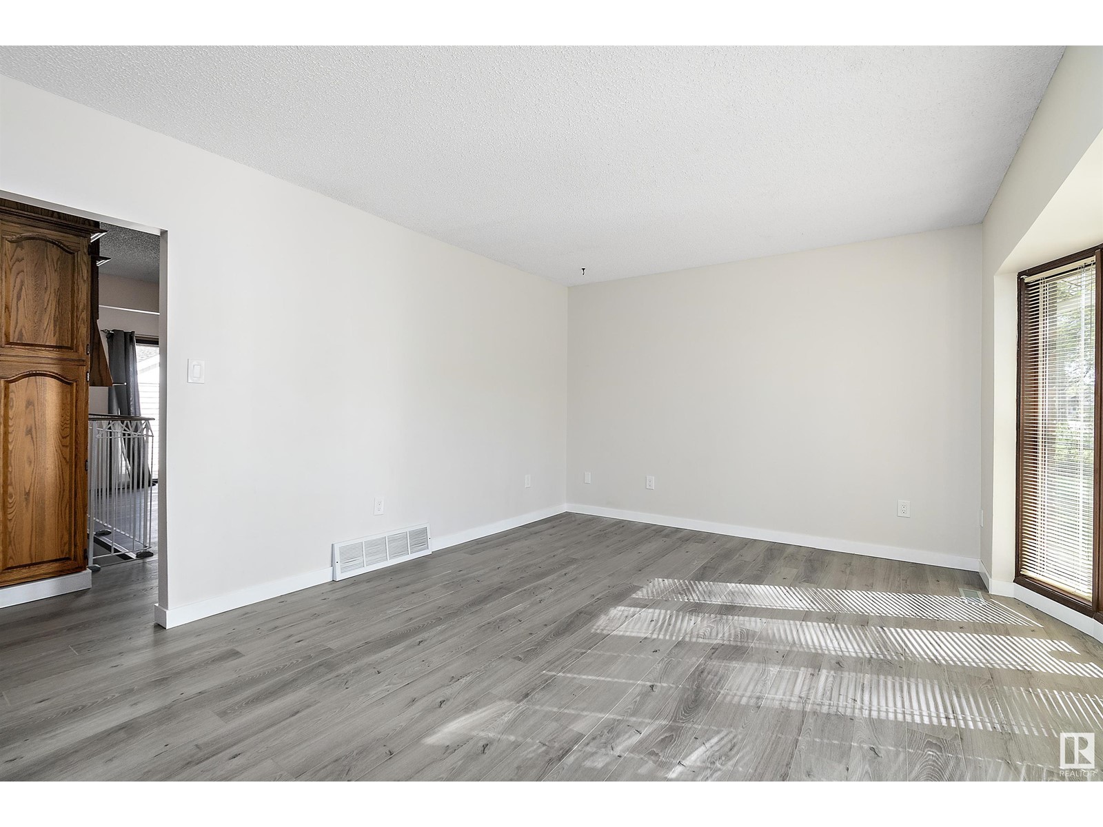 12027 62 ST NW