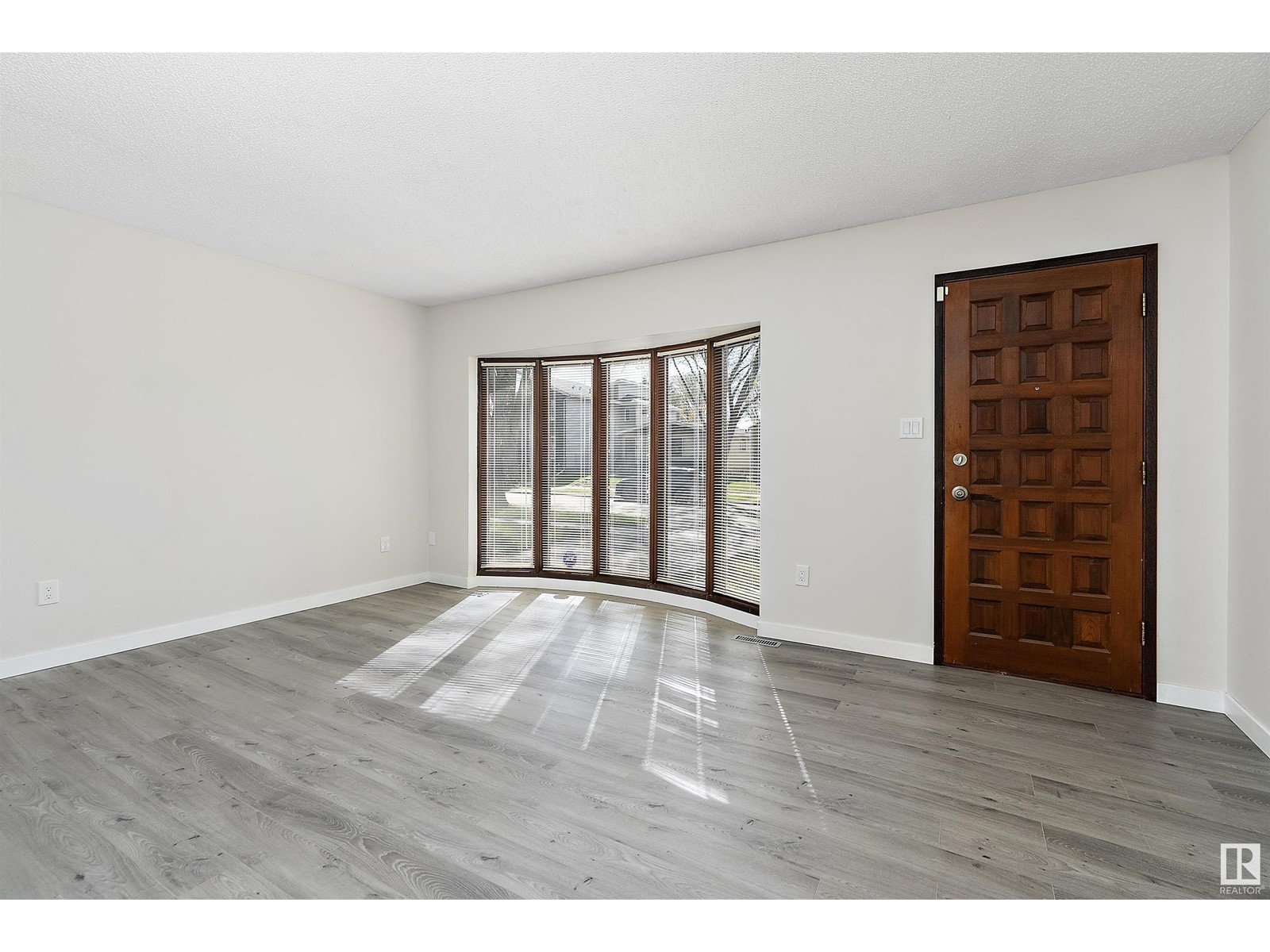 12027 62 ST NW
