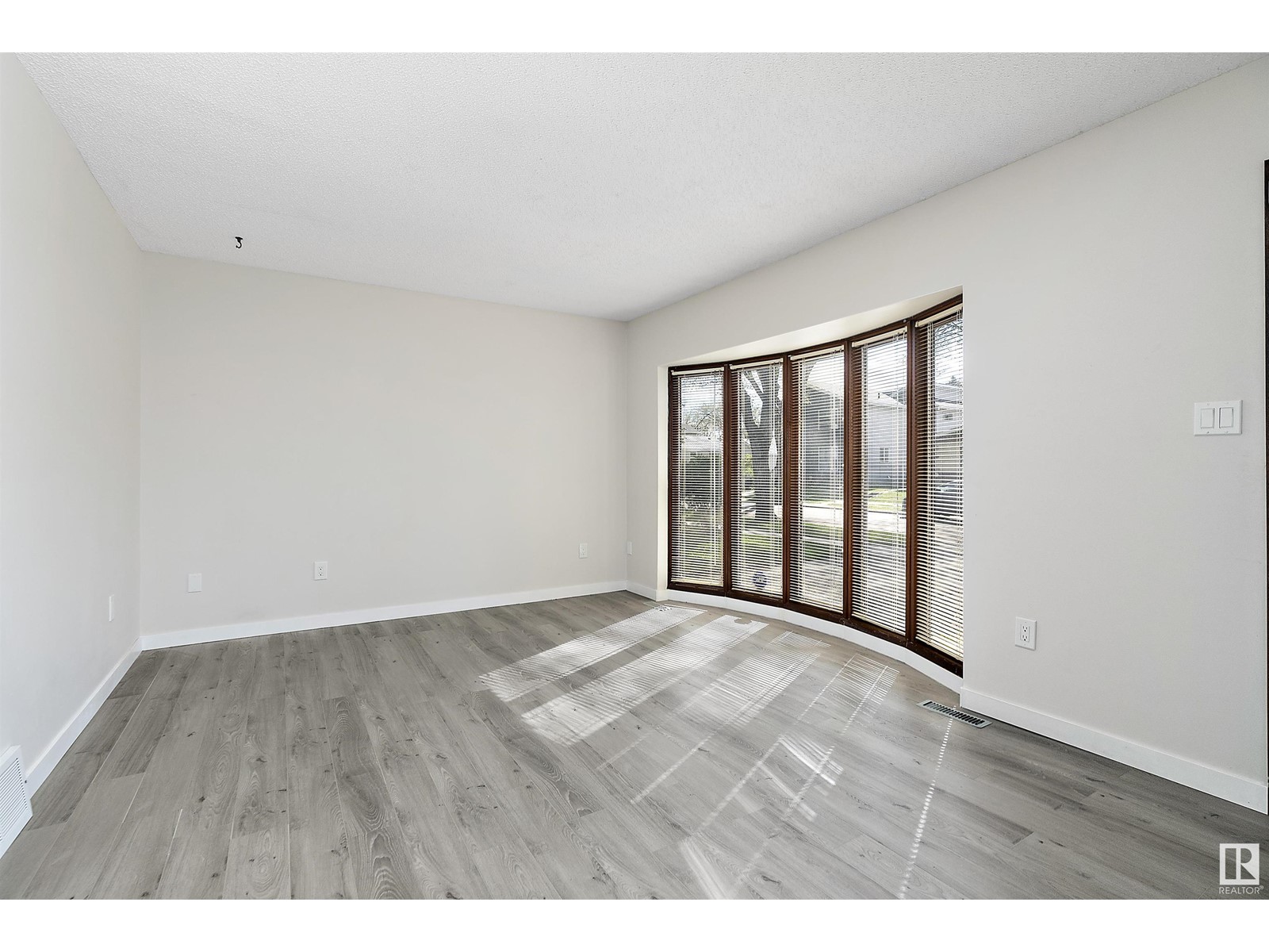 12027 62 ST NW
