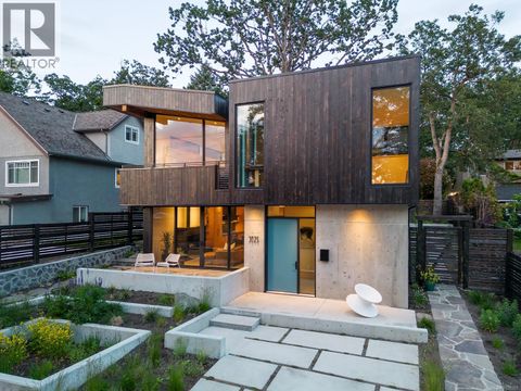 3025 Jackson St Victoria BC V8T3Z7