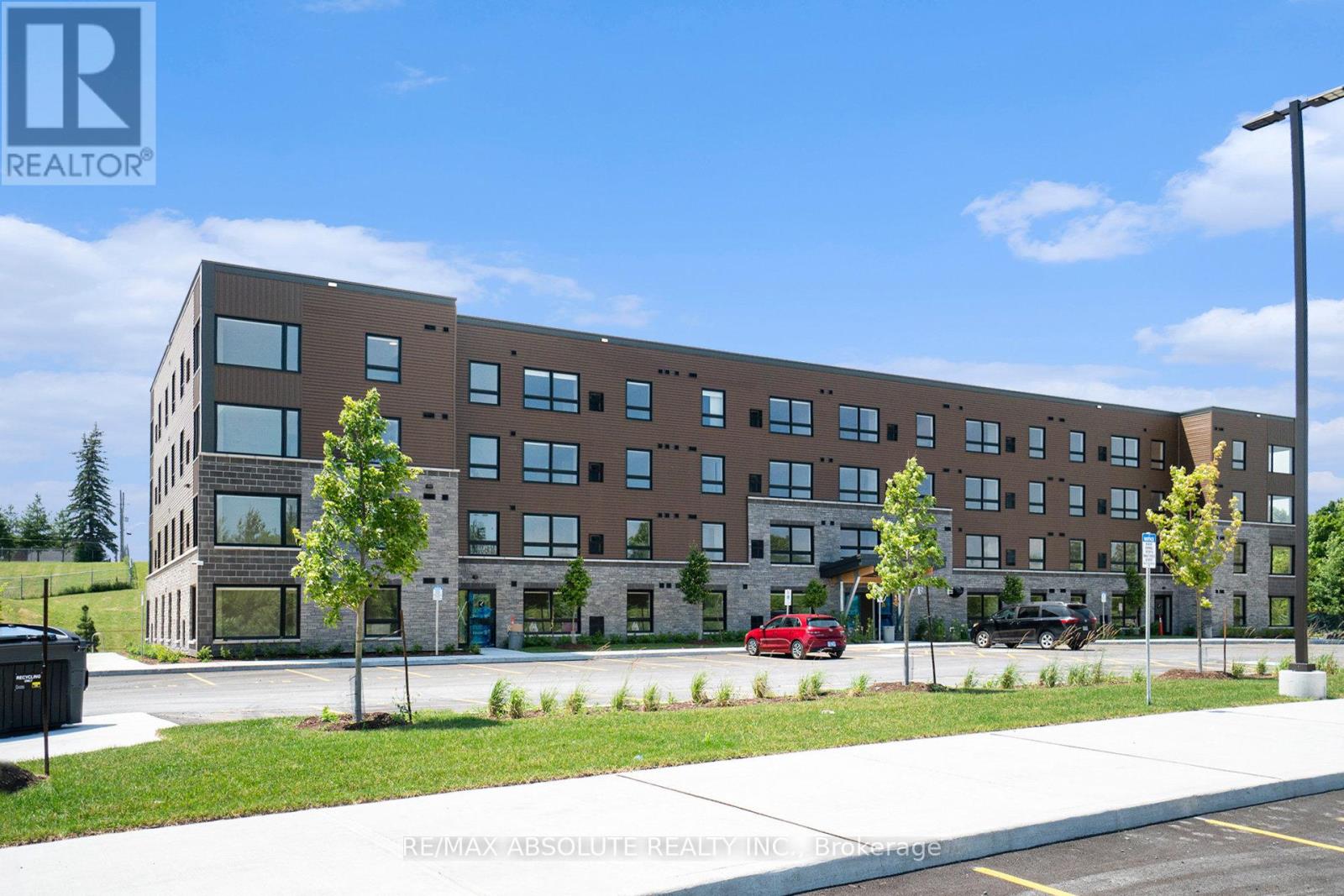 302 - 12 THOMAS STREET S