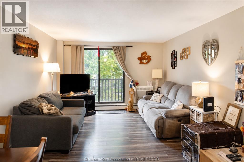 Photo 1 of 9 — 225 Campus PARKWAY Unit# 212, Chatham, ON N7L4X2