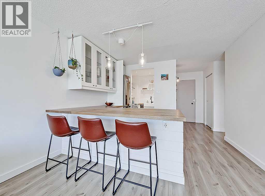 302, 332 Cedar Crescent SW