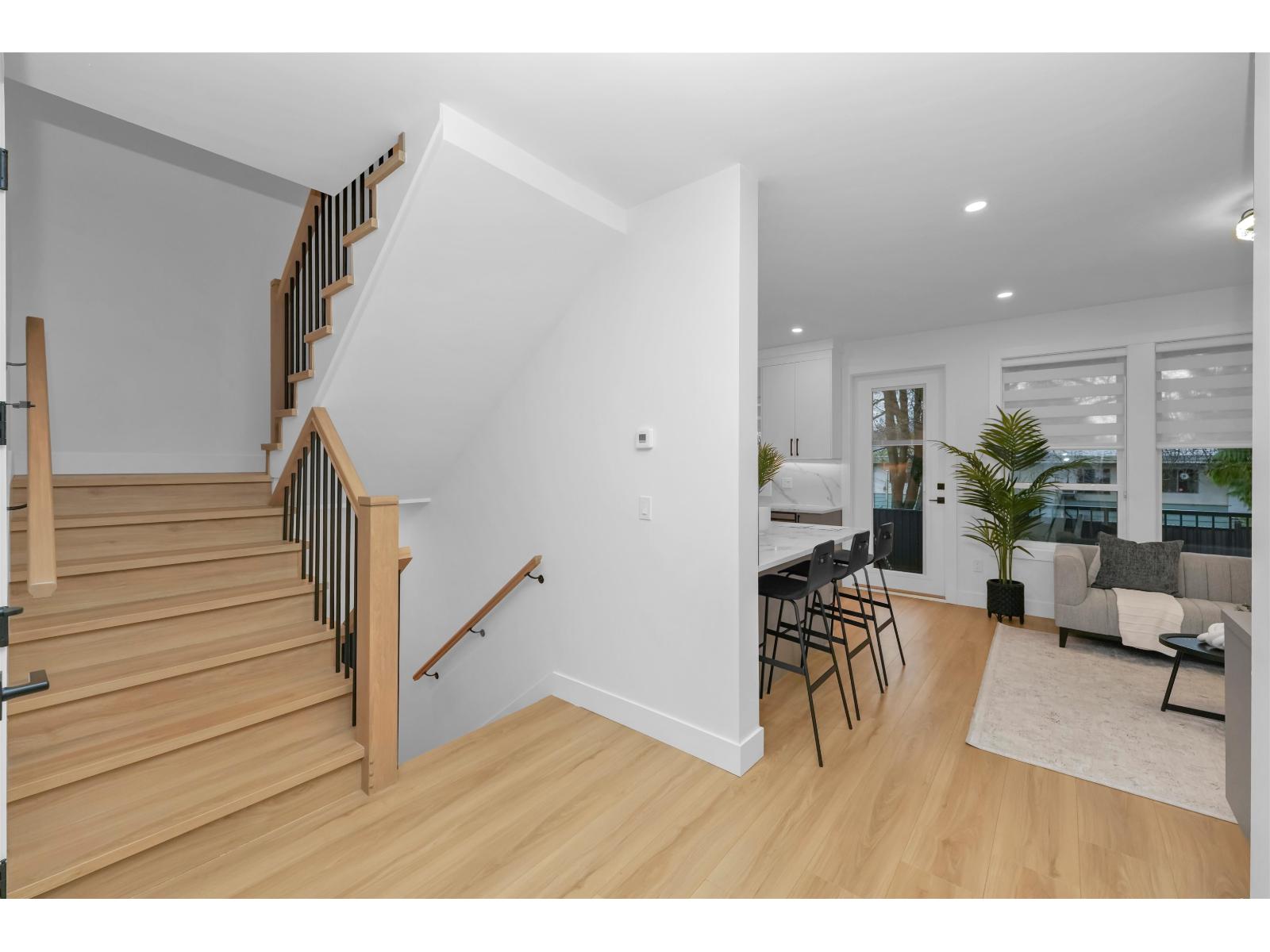 7 2168 VINEWOOD ST STREET