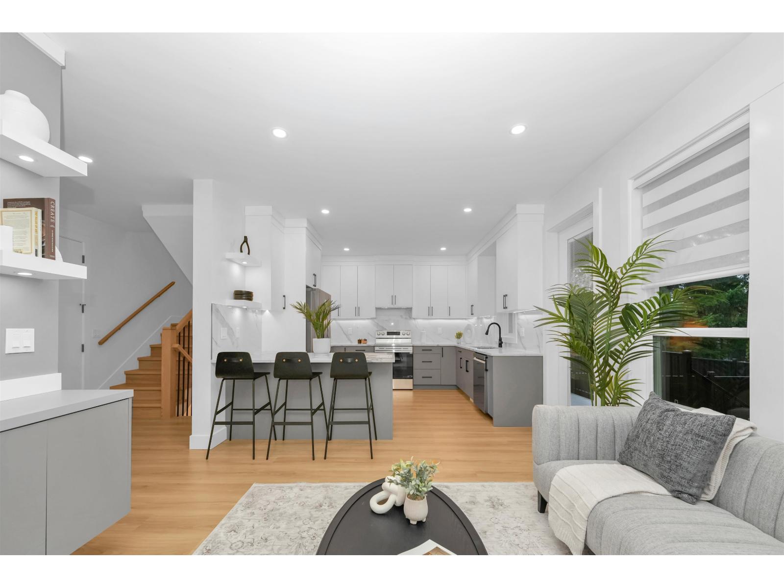 7 2168 VINEWOOD ST STREET