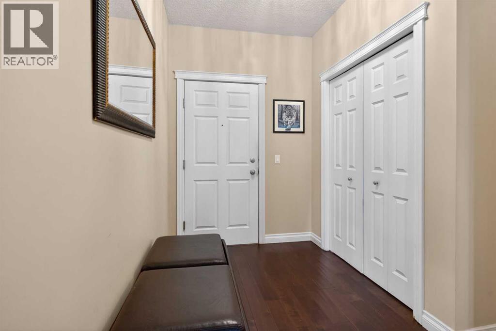 7305, 14 Hemlock Crescent SW