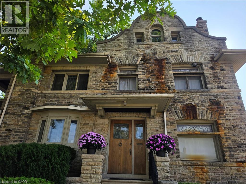 71 NORFOLK Street N