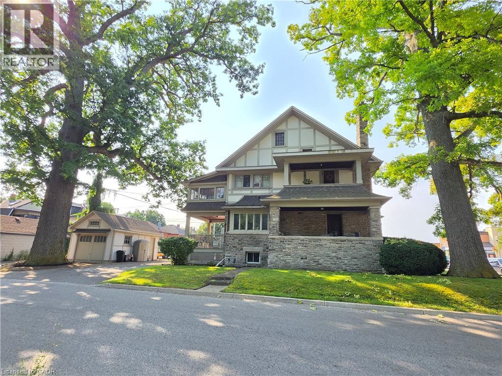 71 NORFOLK Street N