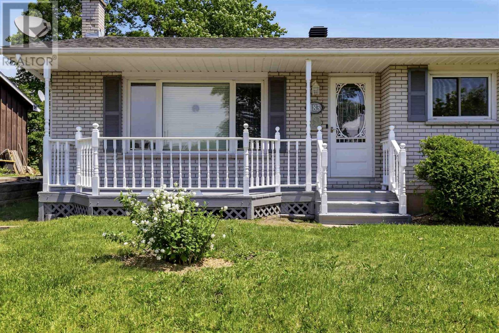 183 Meadow Park CRES - Photo 2