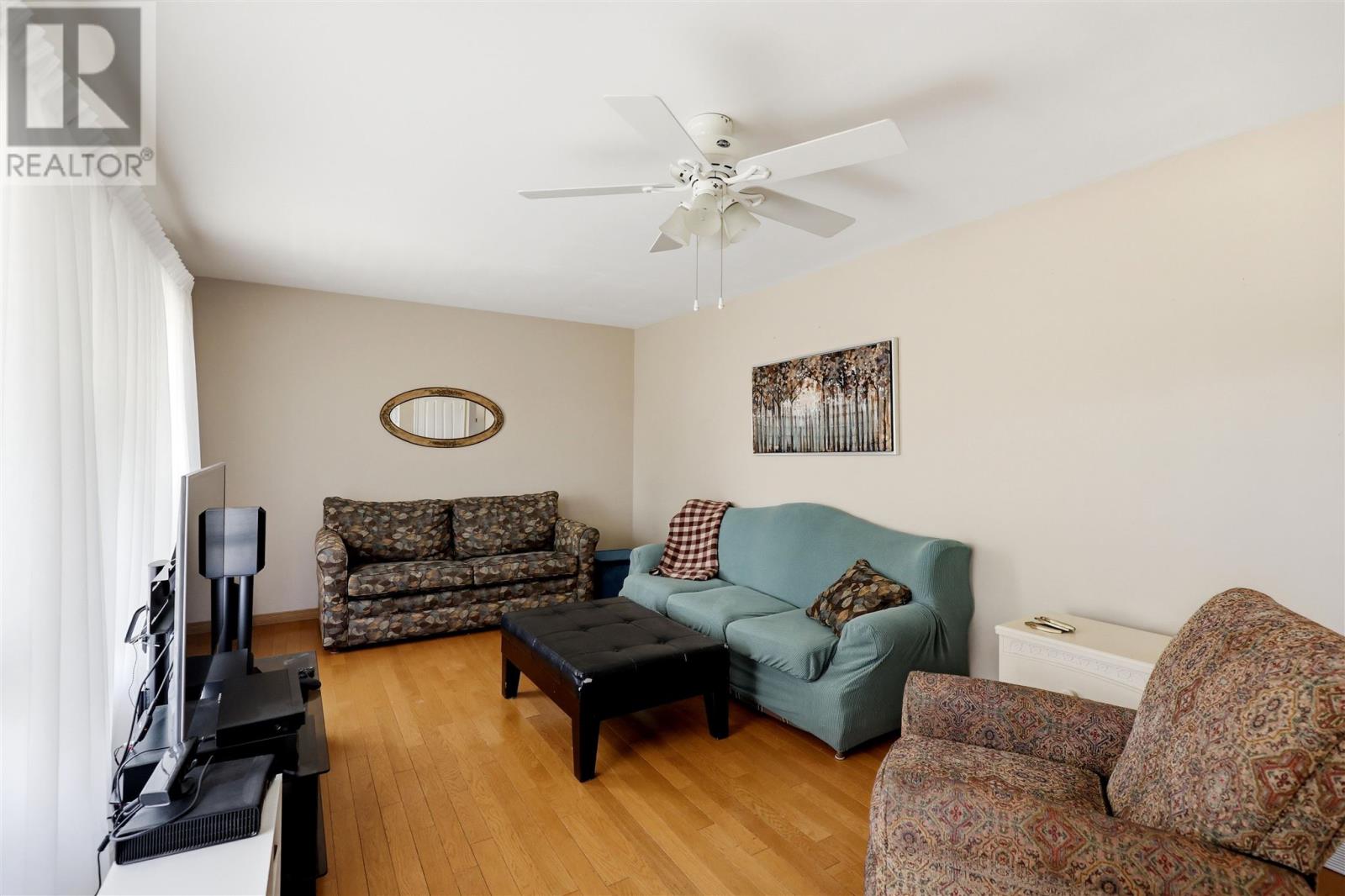 183 Meadow Park CRES - Photo 4