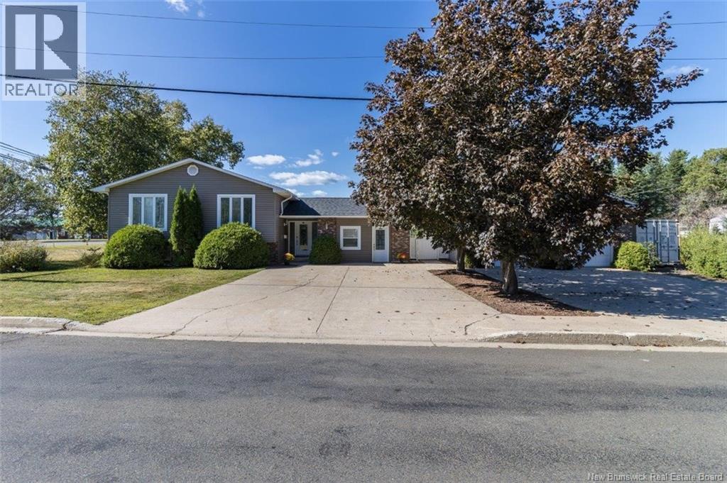 Photo 1 of 43 — 5 Timber Lane, Fredericton, NB E3A8R6