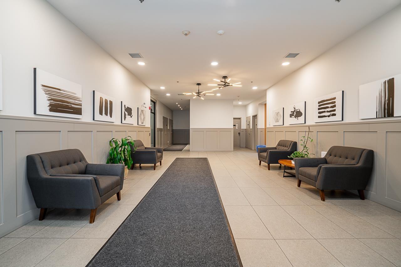 301 2493 MONTROSE AVE AVENUE