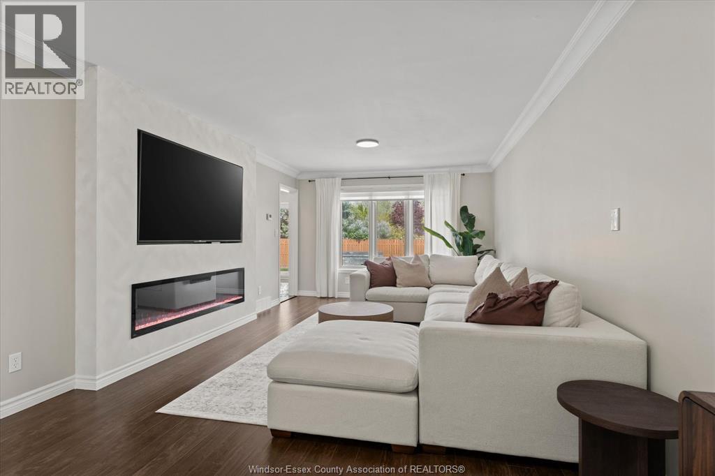 570 JARVIS AVENUE
