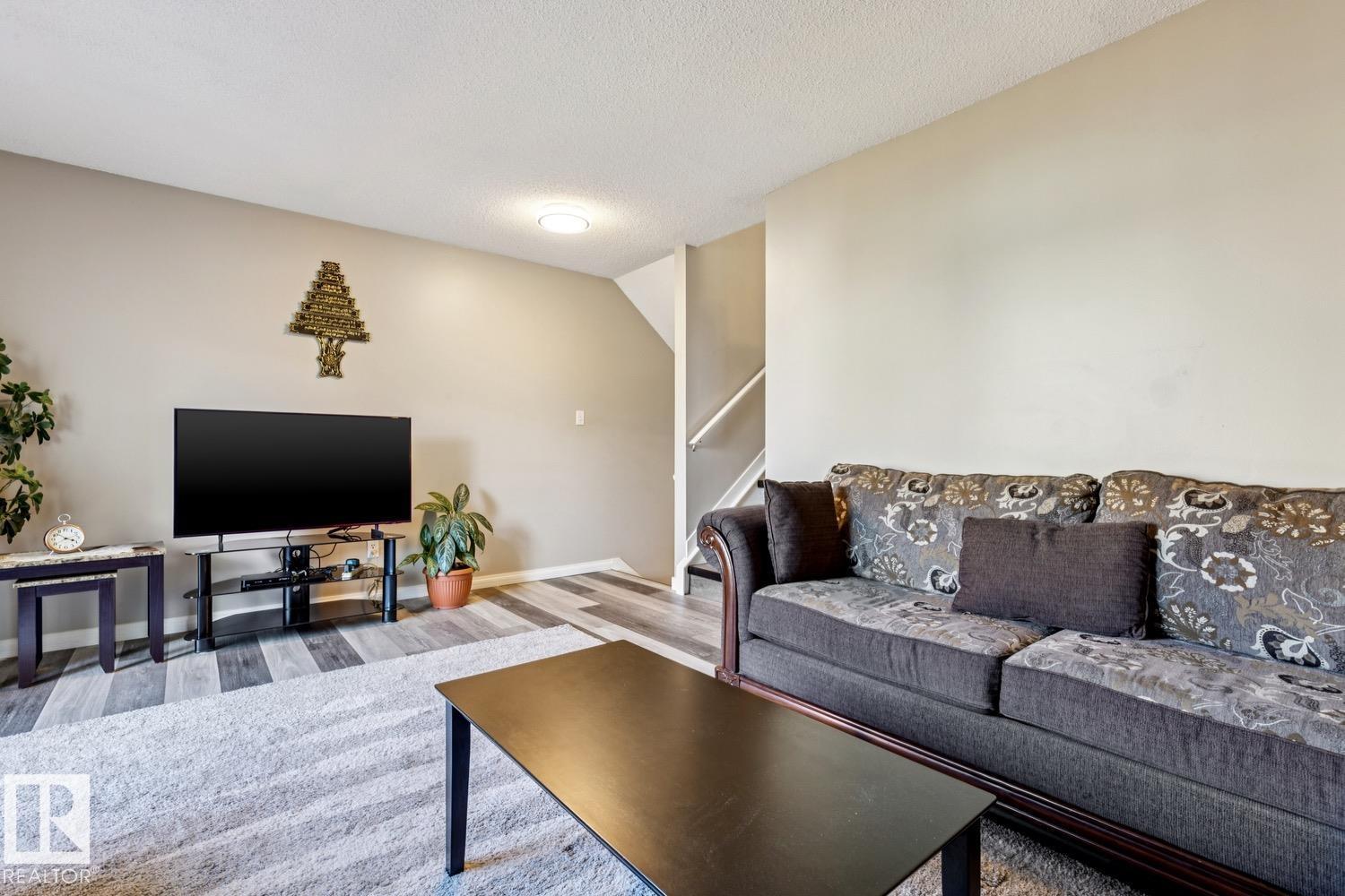 #40 9520 174 ST NW