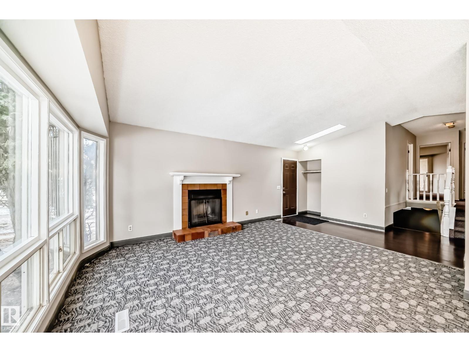 8516 190 ST NW