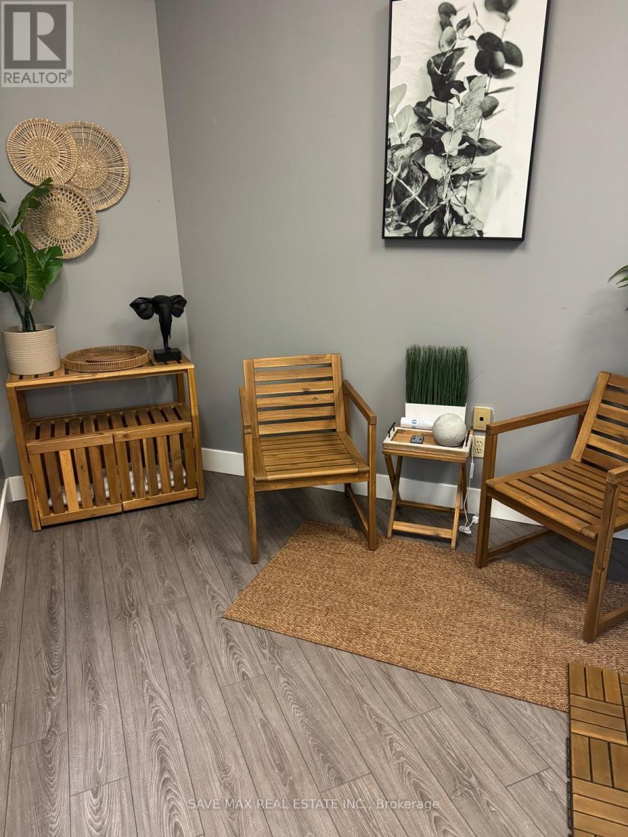 7 - 630 PETER ROBERTSON BOULEVARD