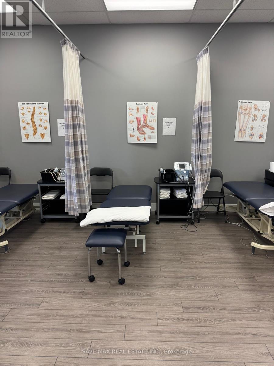 7 - 630 PETER ROBERTSON BOULEVARD