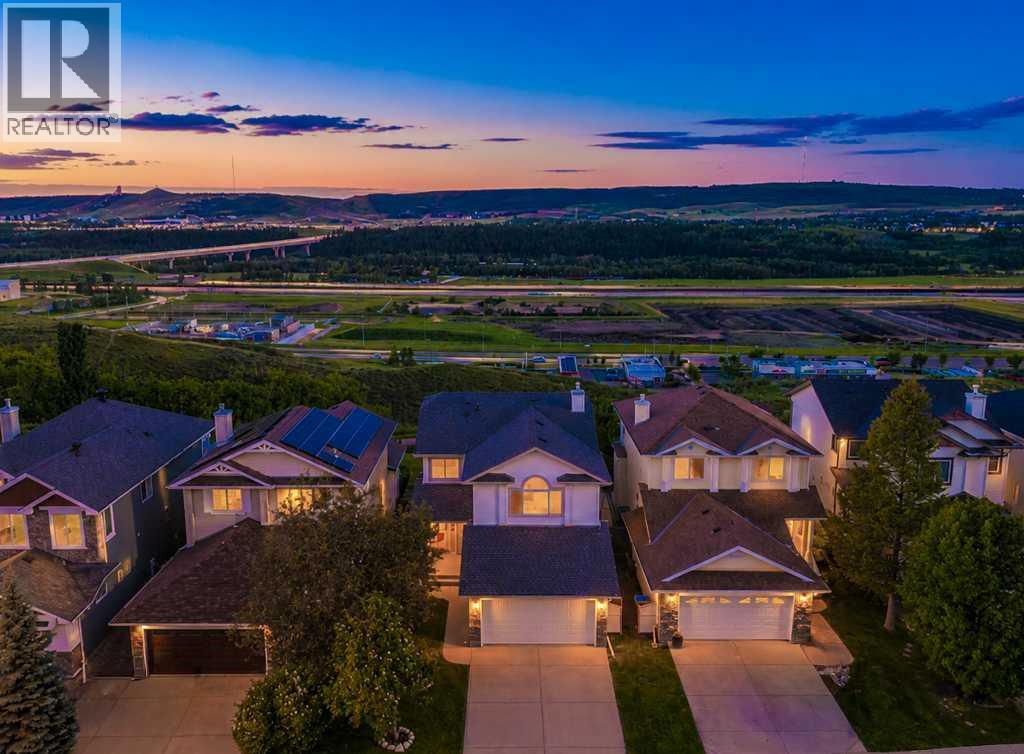 126 Tuscany Ravine Close NW