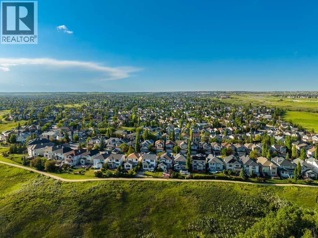 126 Tuscany Ravine Close NW