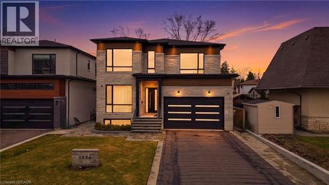 2556 GLENGARRY Road Mississauga ON L5C1Y3