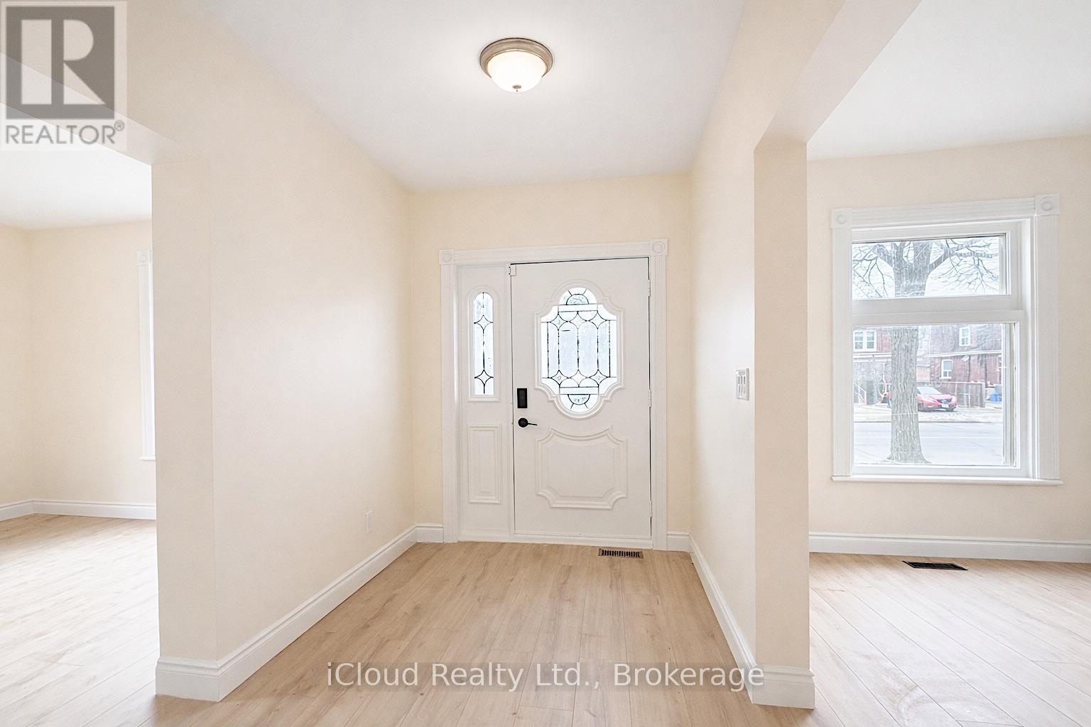 405 UPPER WENTWORTH STREET