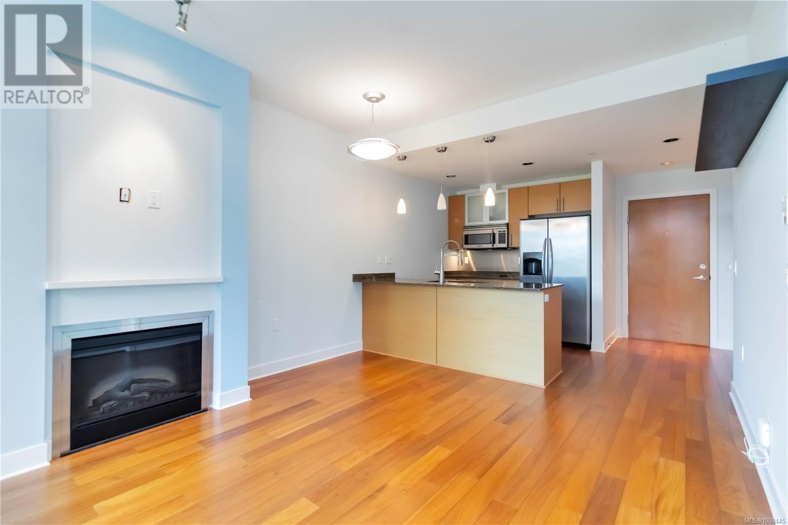 302 3614 Richmond Rd