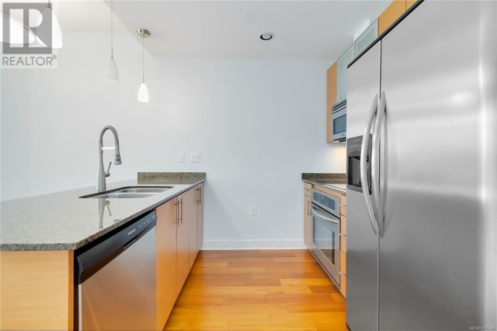302 3614 Richmond Rd