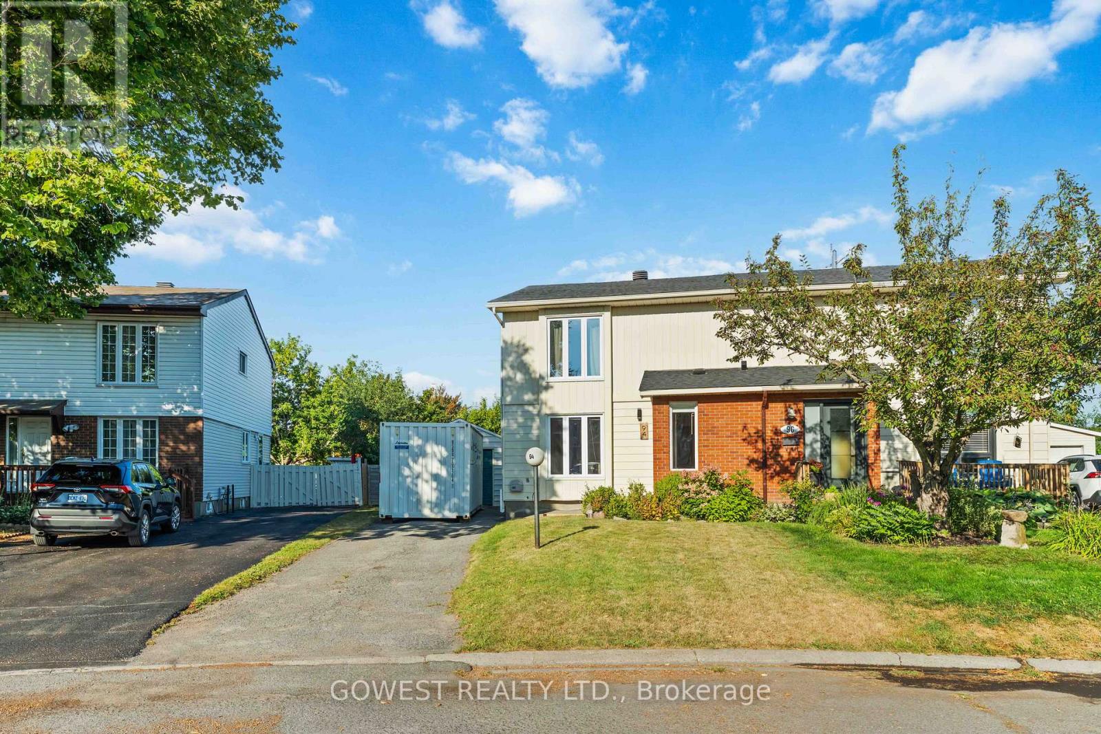 94 FIELDGATE DRIVE