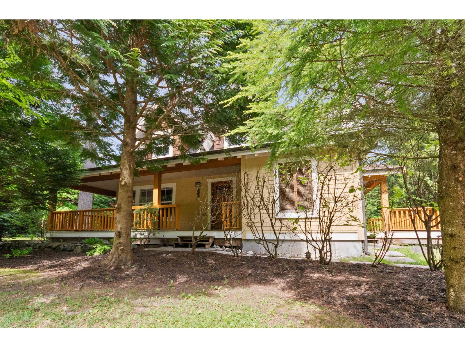 1734 ROBINS ROOST|Cultus Lake South