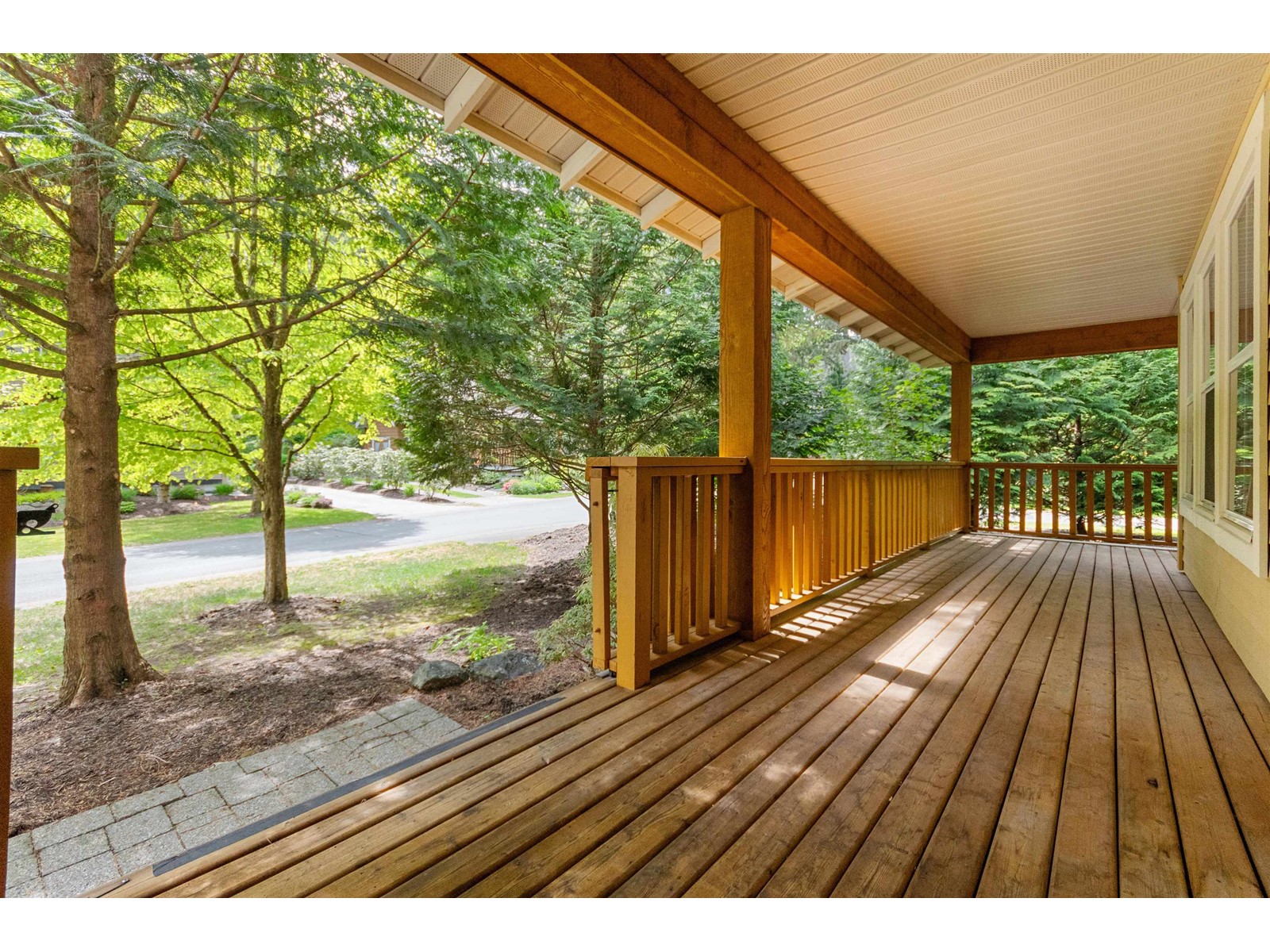 1734 ROBINS ROOST|Cultus Lake South