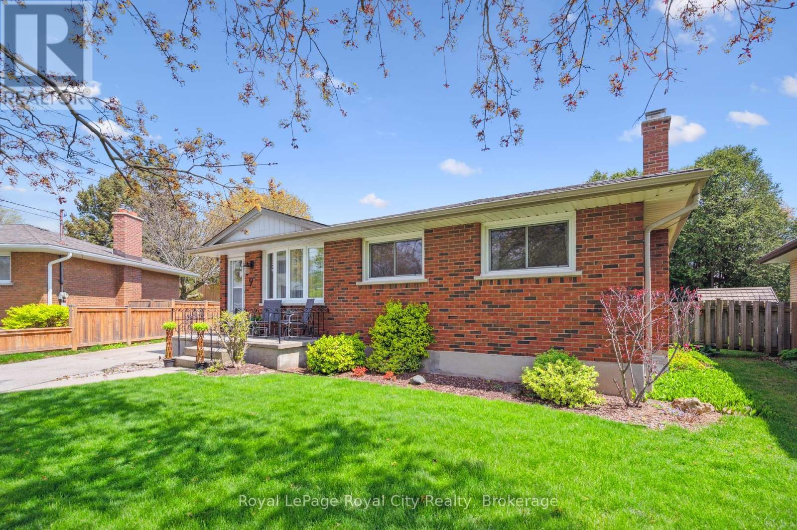 9 KENWOOD CRESCENT