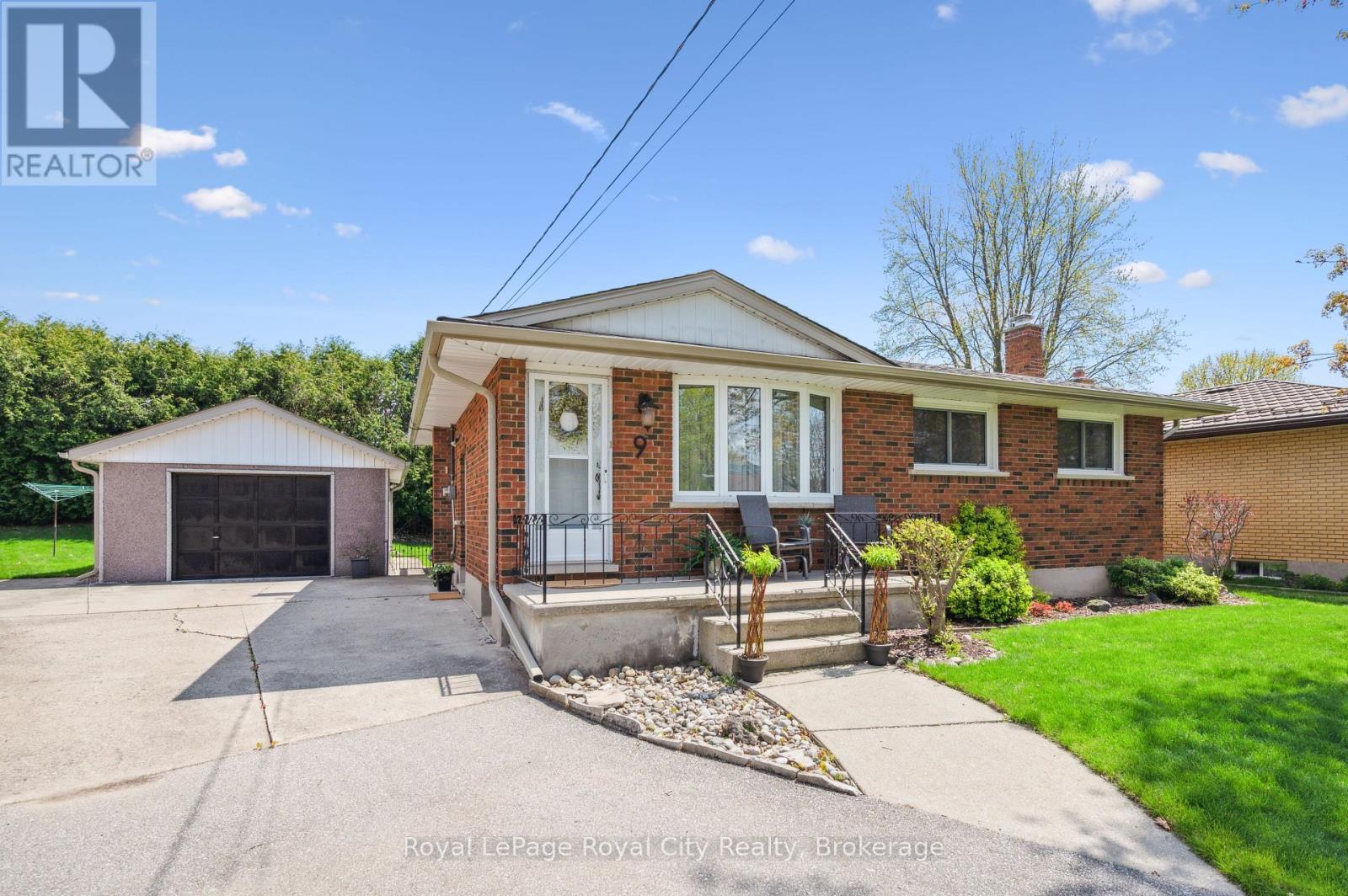 9 KENWOOD CRESCENT