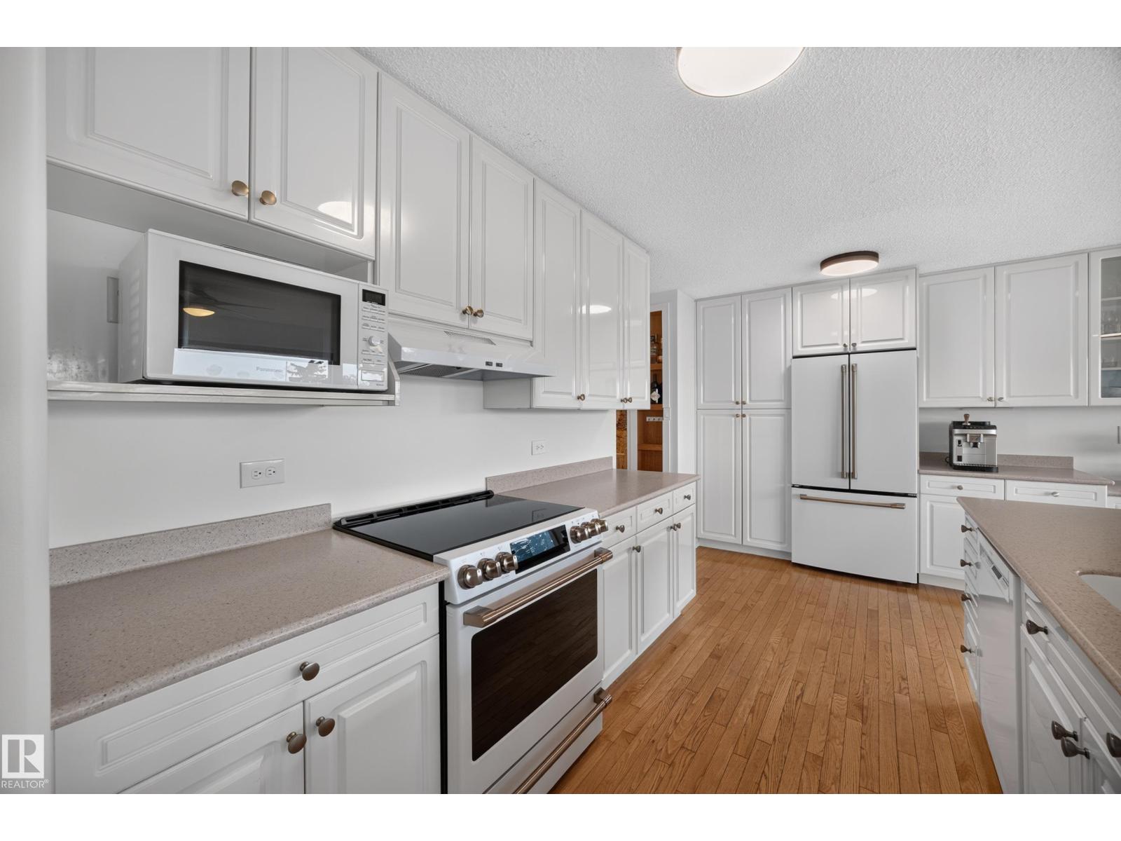 3411 103 AV NW