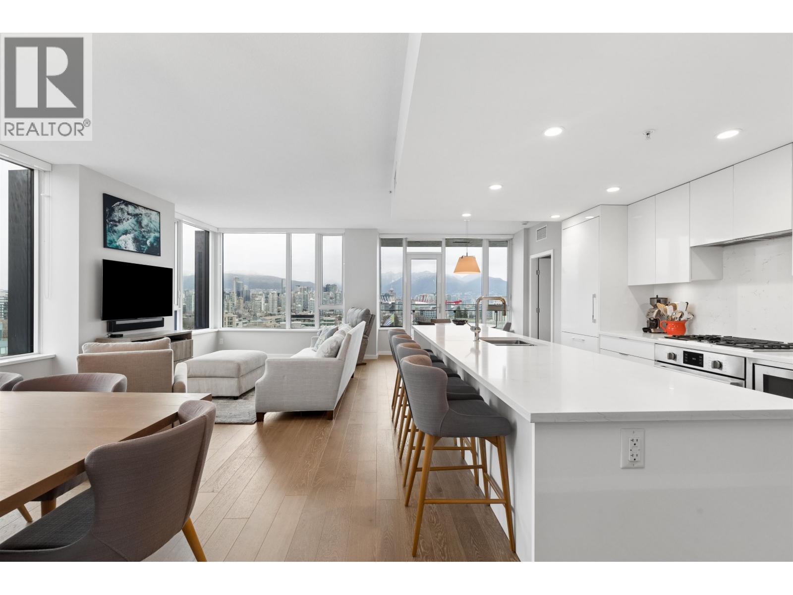 909 2888 CAMBIE STREET