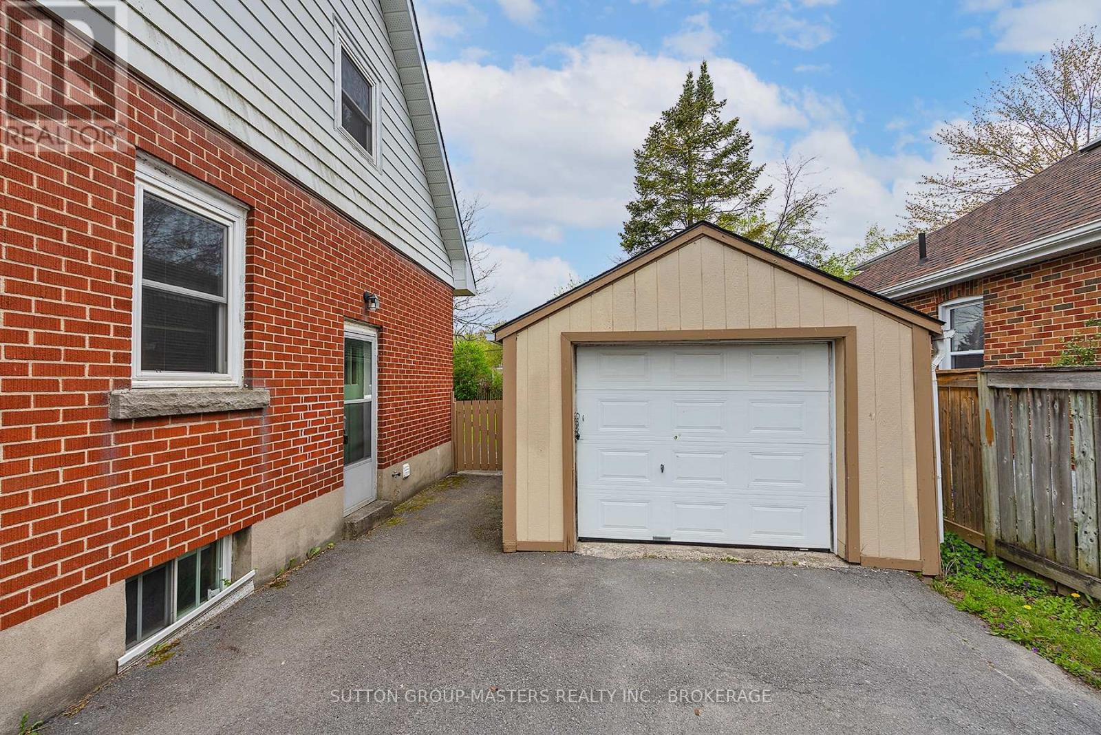 284 HELEN STREET