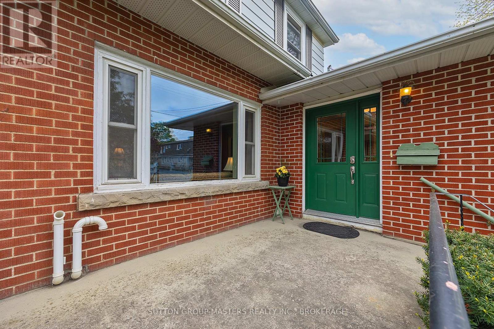 284 HELEN STREET