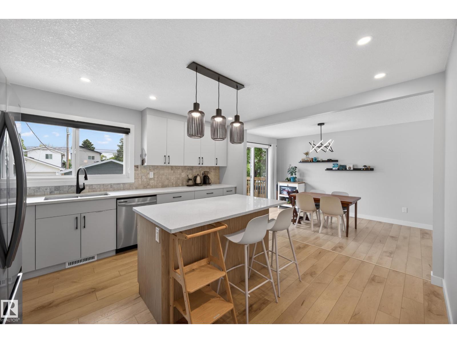 9915 154 ST NW