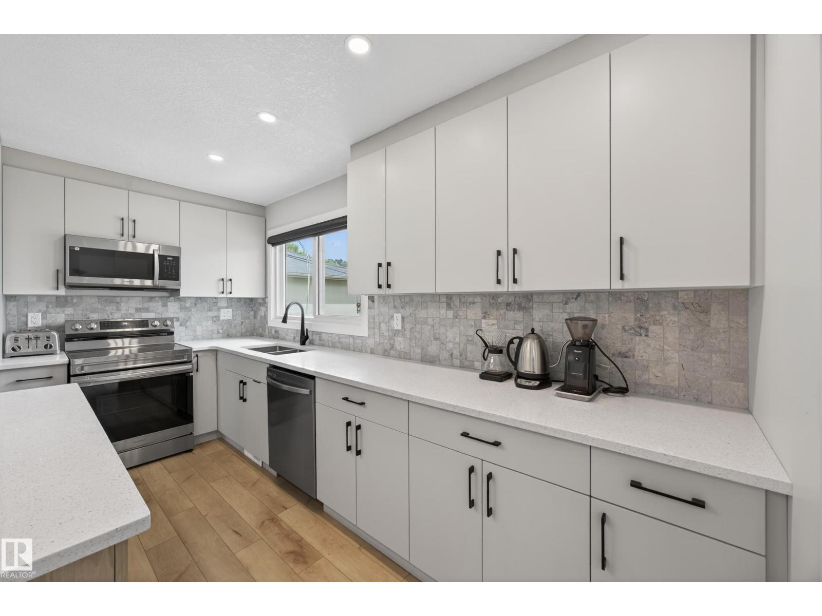 9915 154 ST NW