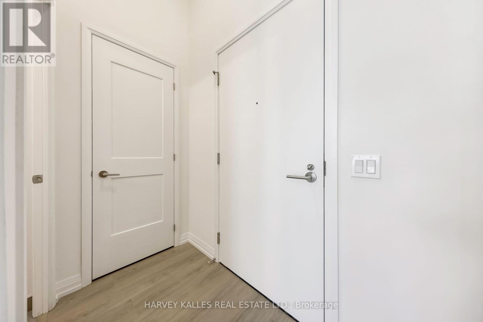 TH106 - 25 HOLLY STREET