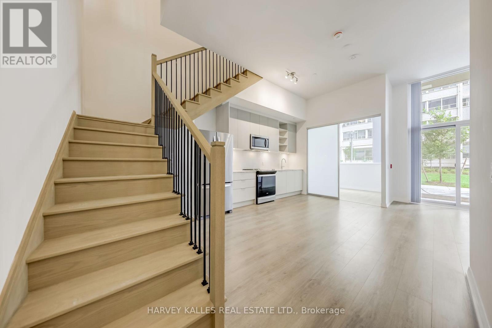 TH106 - 25 HOLLY STREET