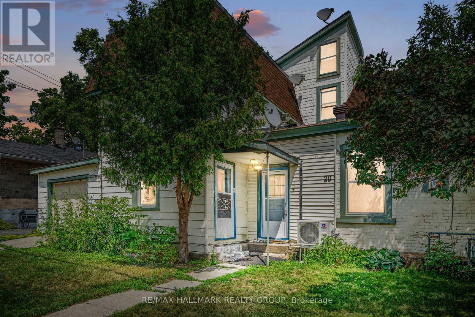 3 - 20 RUSSELL STREET W
