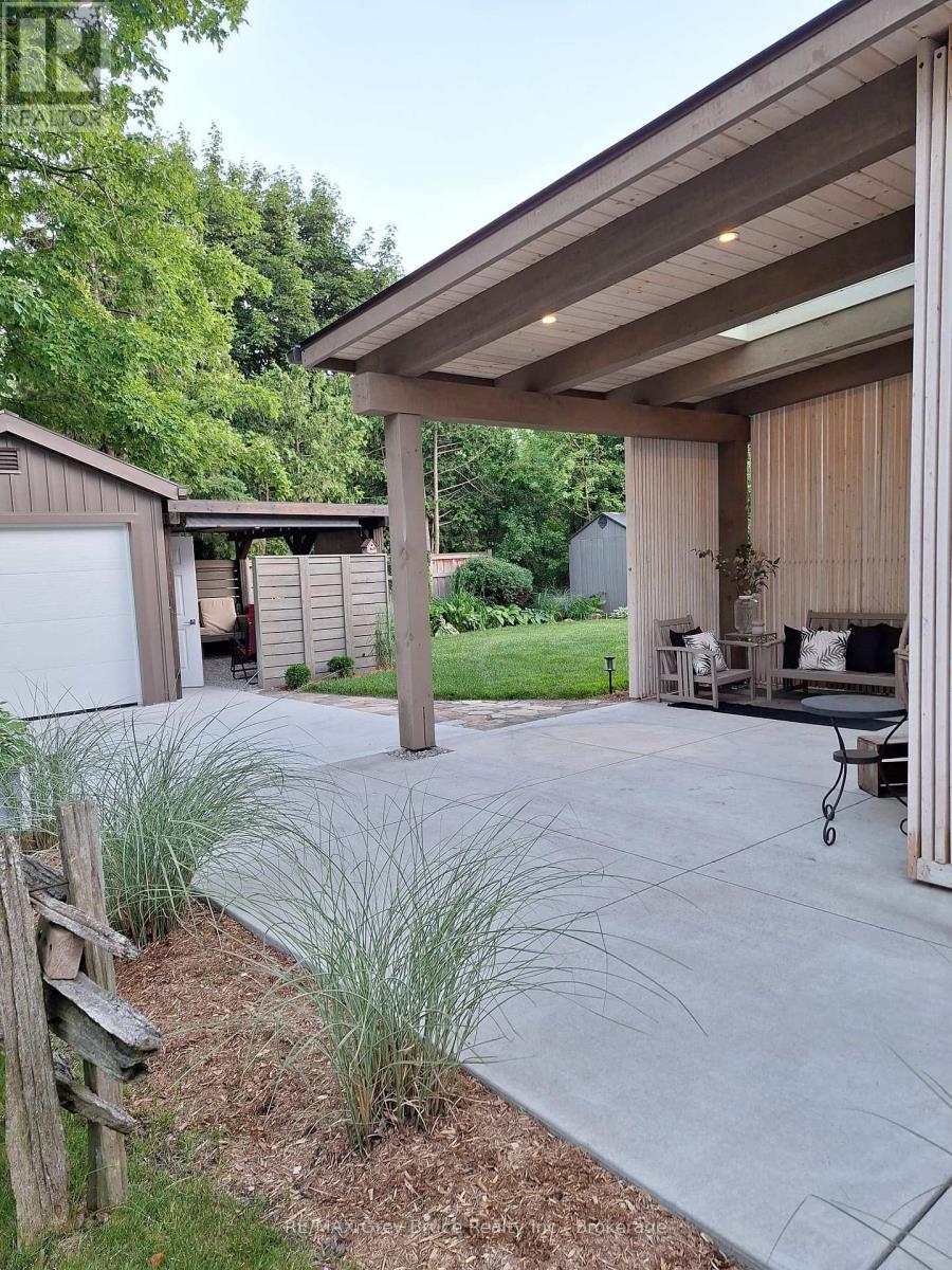 74 INWOOD CRESCENT