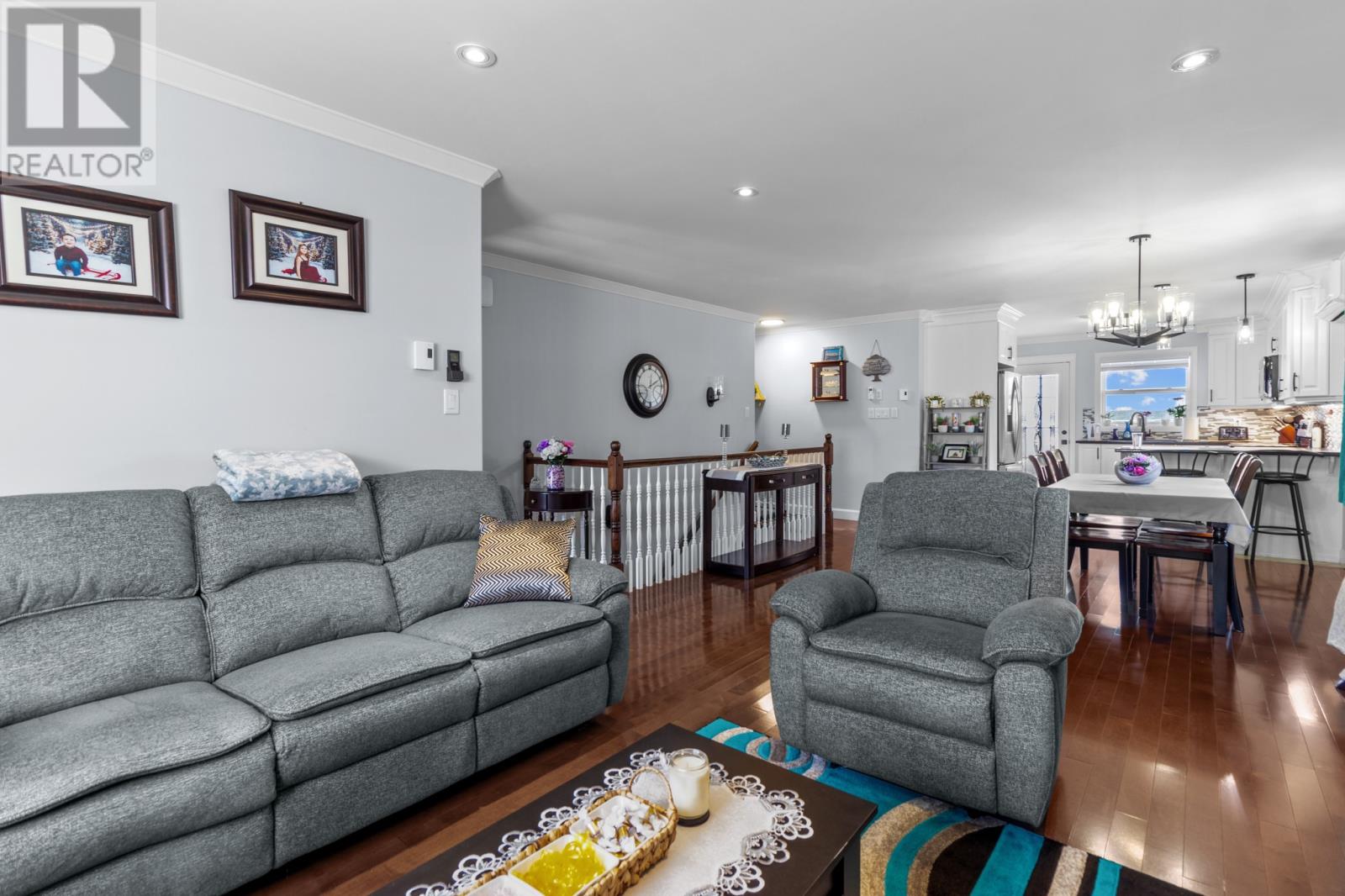21 Maurice Putt Crescent