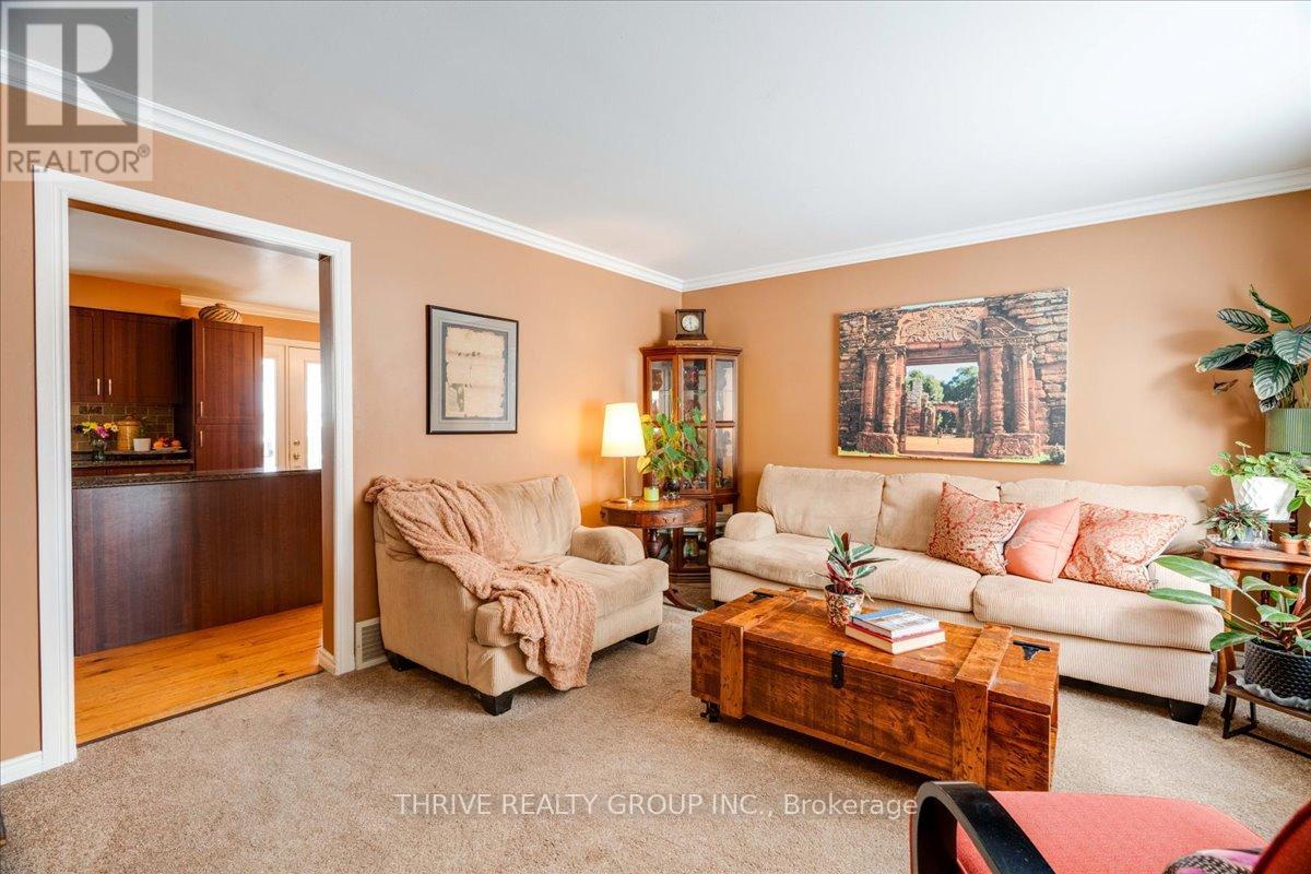 55 BRECKENRIDGE CRESCENT