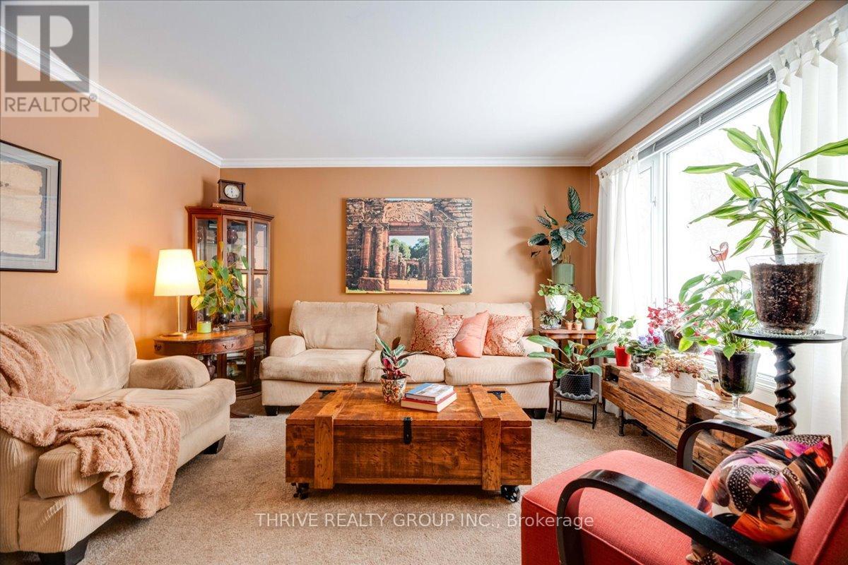 55 BRECKENRIDGE CRESCENT