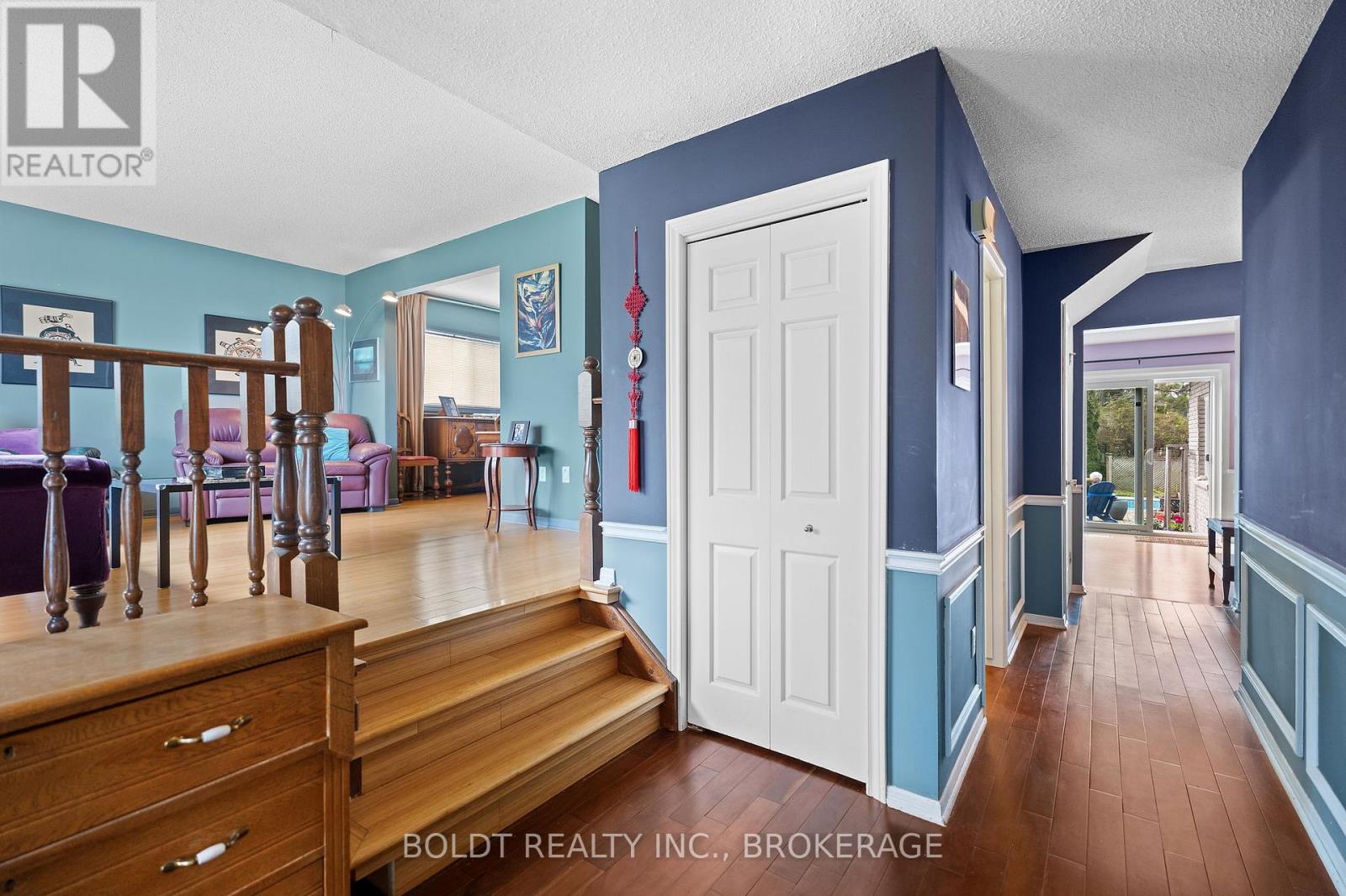 50 BEACHVIEW DRIVE