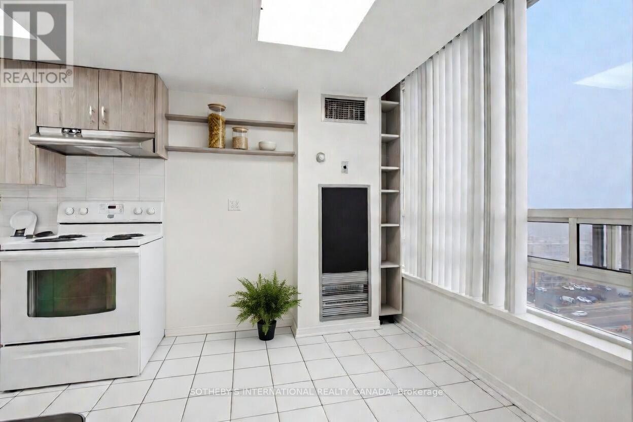 1512 - 75 KING STREET E
