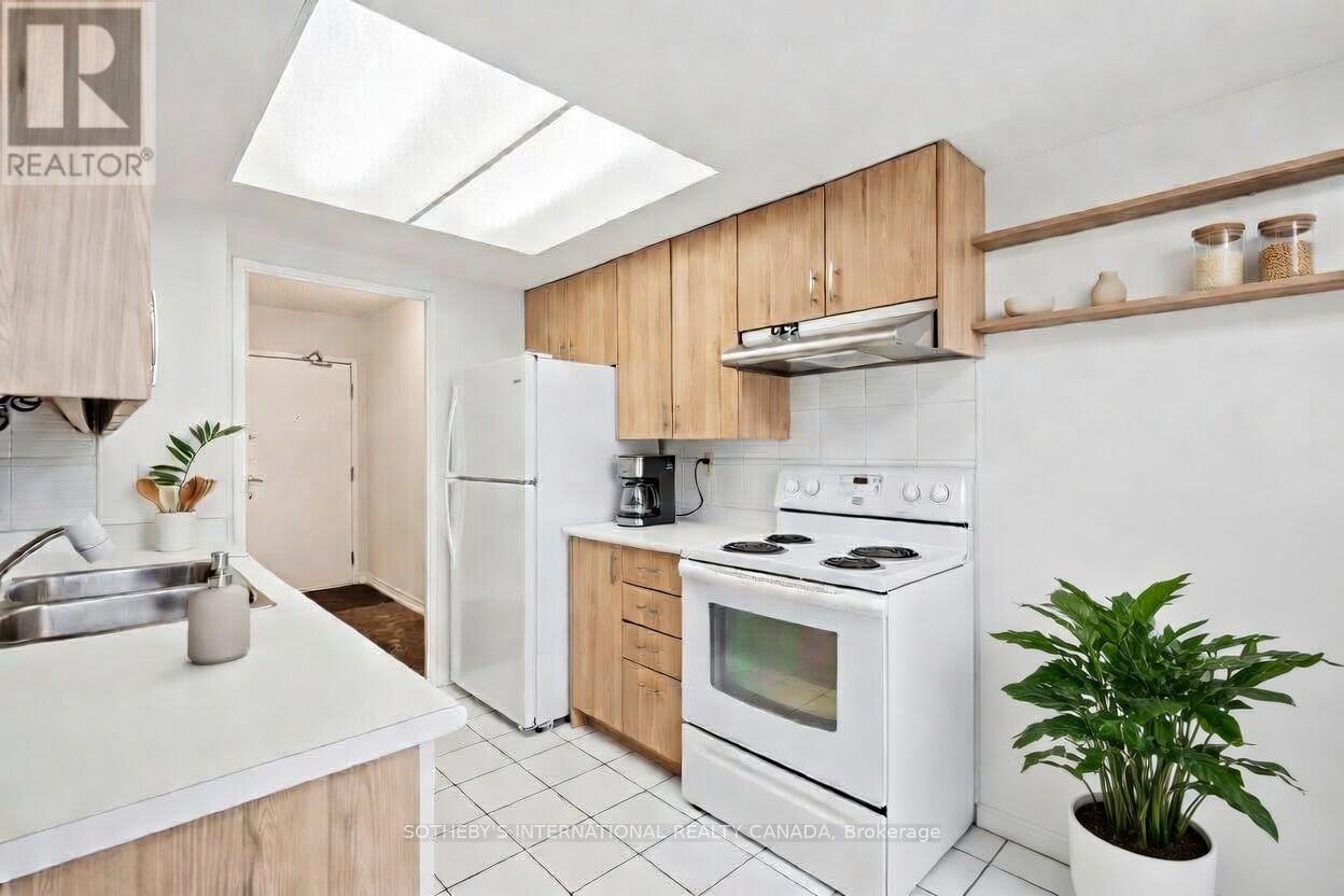 1512 - 75 KING STREET E