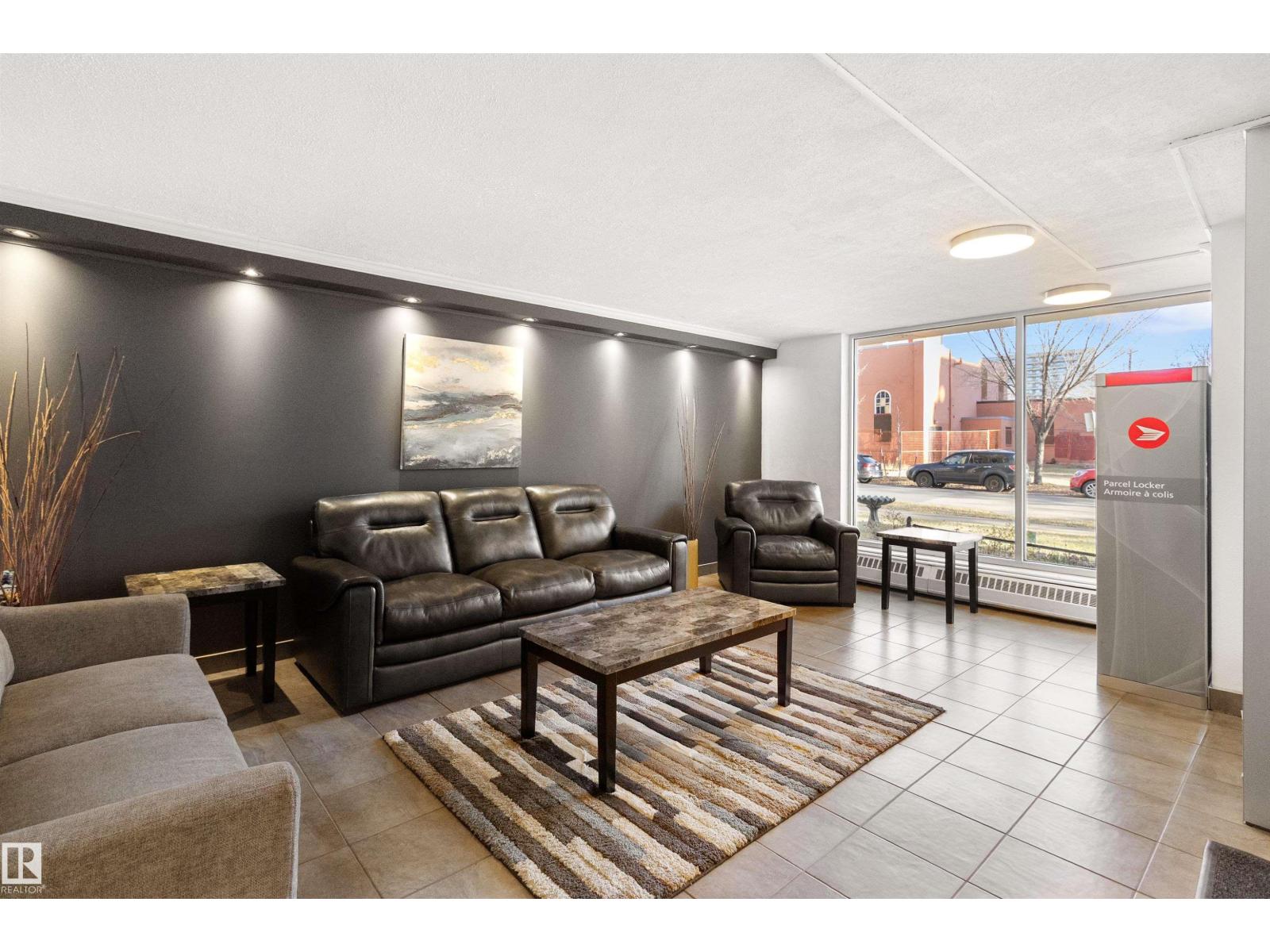 #1401 9816 112 ST NW