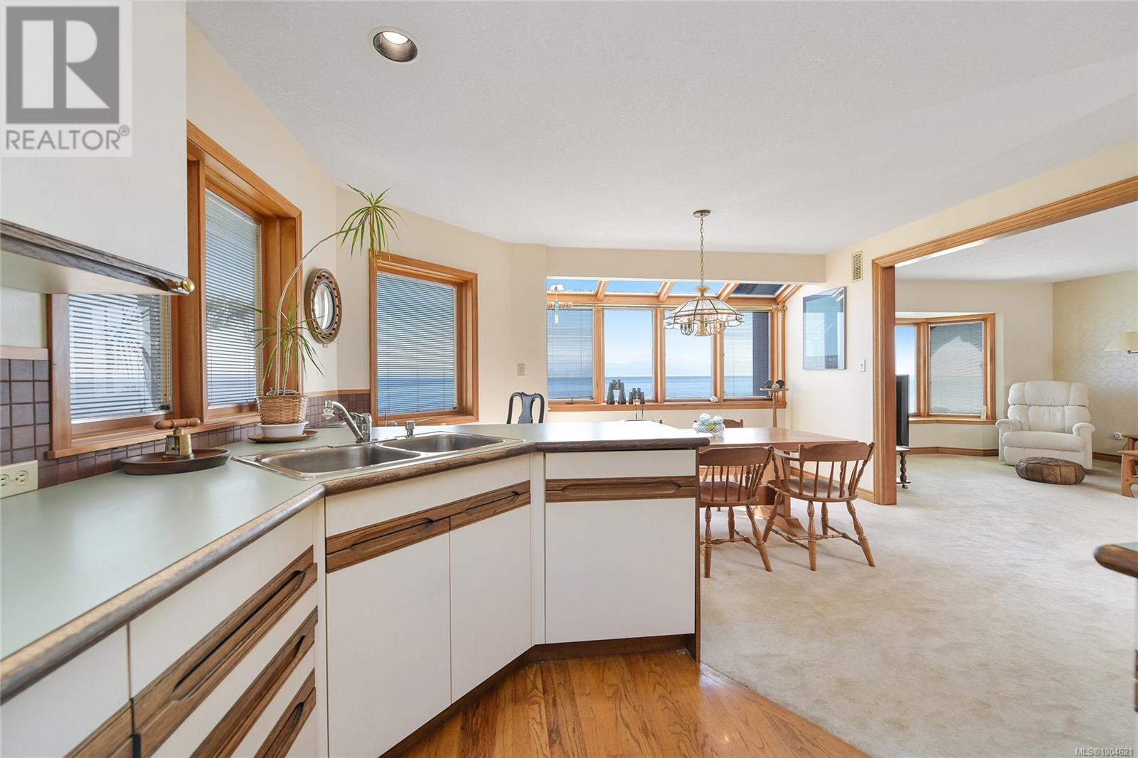 1659 Hollywood Cres